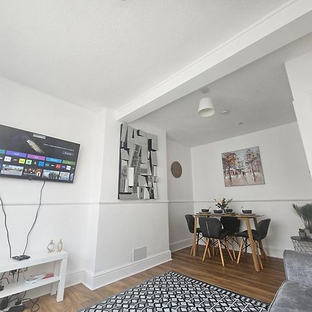 St Albans City Stays - Near Luton Airport - St Albans Abbey & City Train Station - Close To London- Harry Potter World - The Odyssey Cinema - Abbey Cathedral- Contractors I Business I Leisure- Sleeps Upto 6 People Extérieur photo