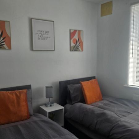 St Albans City Stays - Near Luton Airport - St Albans Abbey & City Train Station - Close To London- Harry Potter World - The Odyssey Cinema - Abbey Cathedral- Contractors I Business I Leisure- Sleeps Upto 6 People Extérieur photo