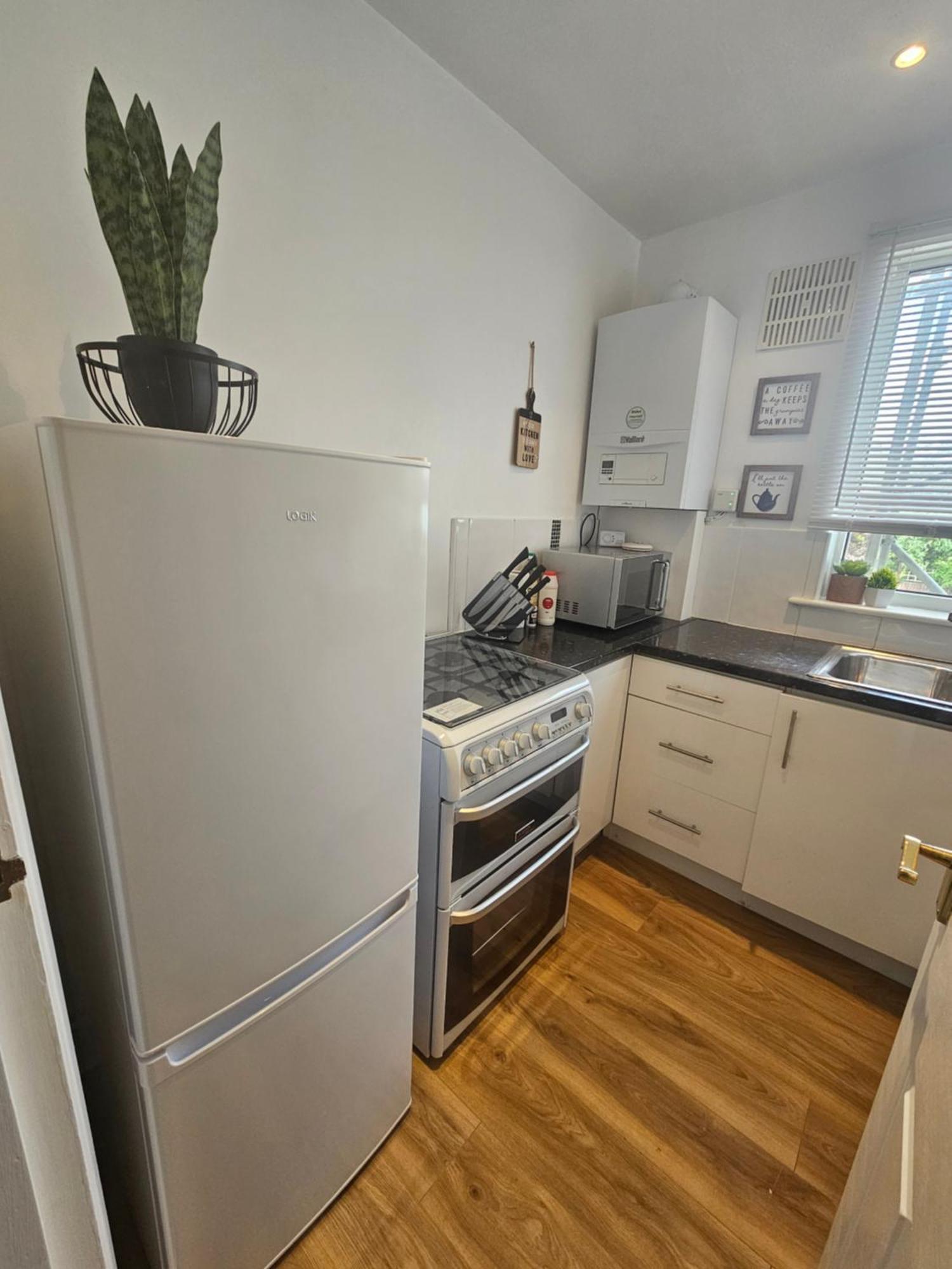 St Albans City Stays - Near Luton Airport - St Albans Abbey & City Train Station - Close To London- Harry Potter World - The Odyssey Cinema - Abbey Cathedral- Contractors I Business I Leisure- Sleeps Upto 6 People Extérieur photo