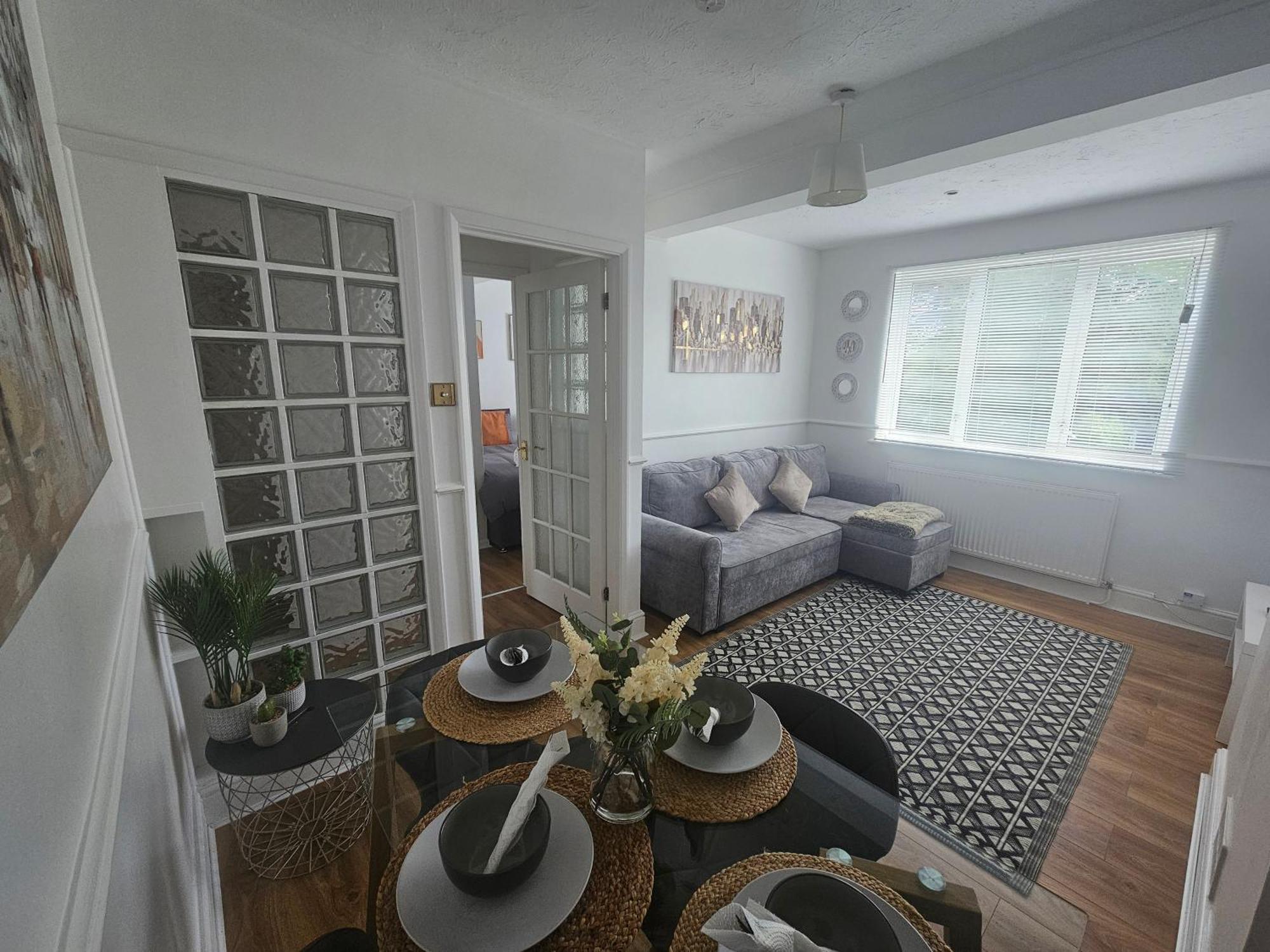 St Albans City Stays - Near Luton Airport - St Albans Abbey & City Train Station - Close To London- Harry Potter World - The Odyssey Cinema - Abbey Cathedral- Contractors I Business I Leisure- Sleeps Upto 6 People Extérieur photo