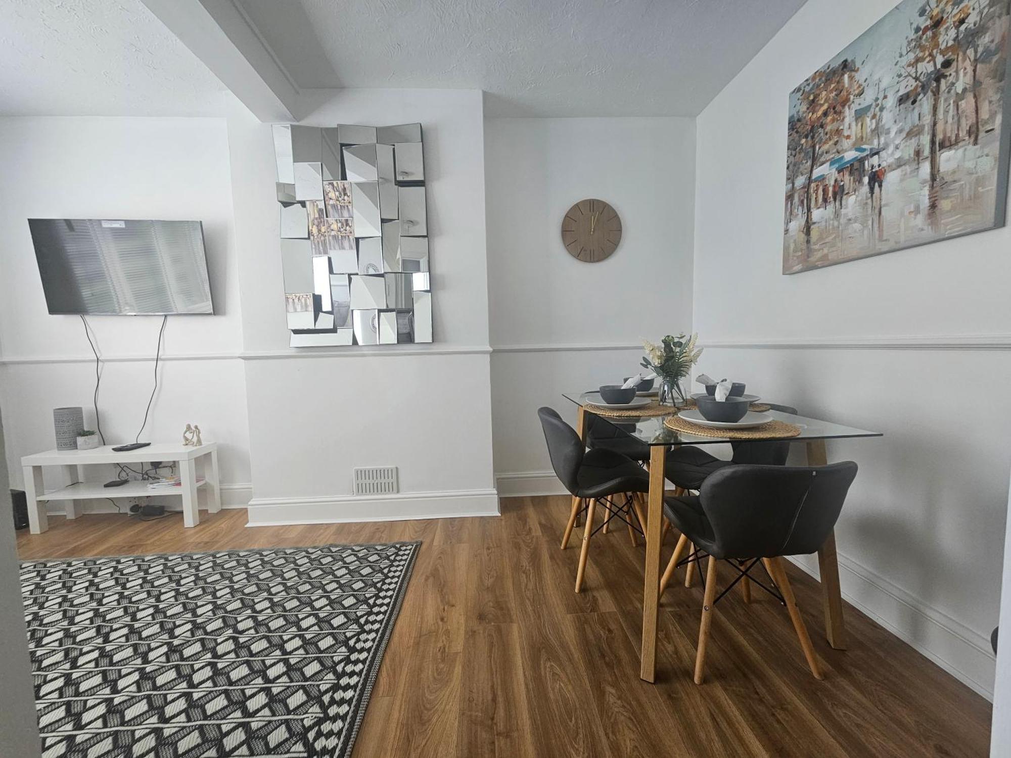 St Albans City Stays - Near Luton Airport - St Albans Abbey & City Train Station - Close To London- Harry Potter World - The Odyssey Cinema - Abbey Cathedral- Contractors I Business I Leisure- Sleeps Upto 6 People Extérieur photo