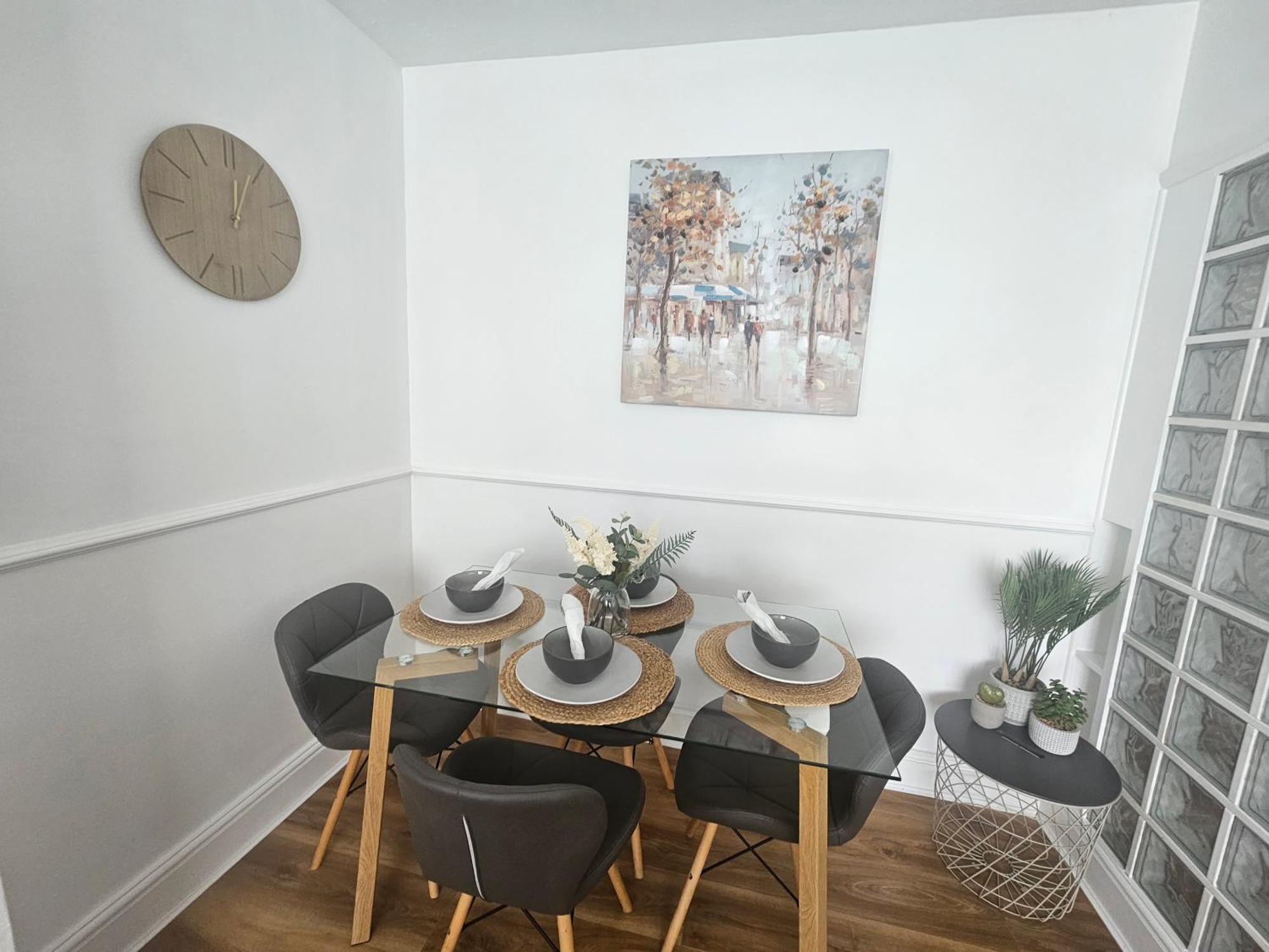 St Albans City Stays - Near Luton Airport - St Albans Abbey & City Train Station - Close To London- Harry Potter World - The Odyssey Cinema - Abbey Cathedral- Contractors I Business I Leisure- Sleeps Upto 6 People Extérieur photo