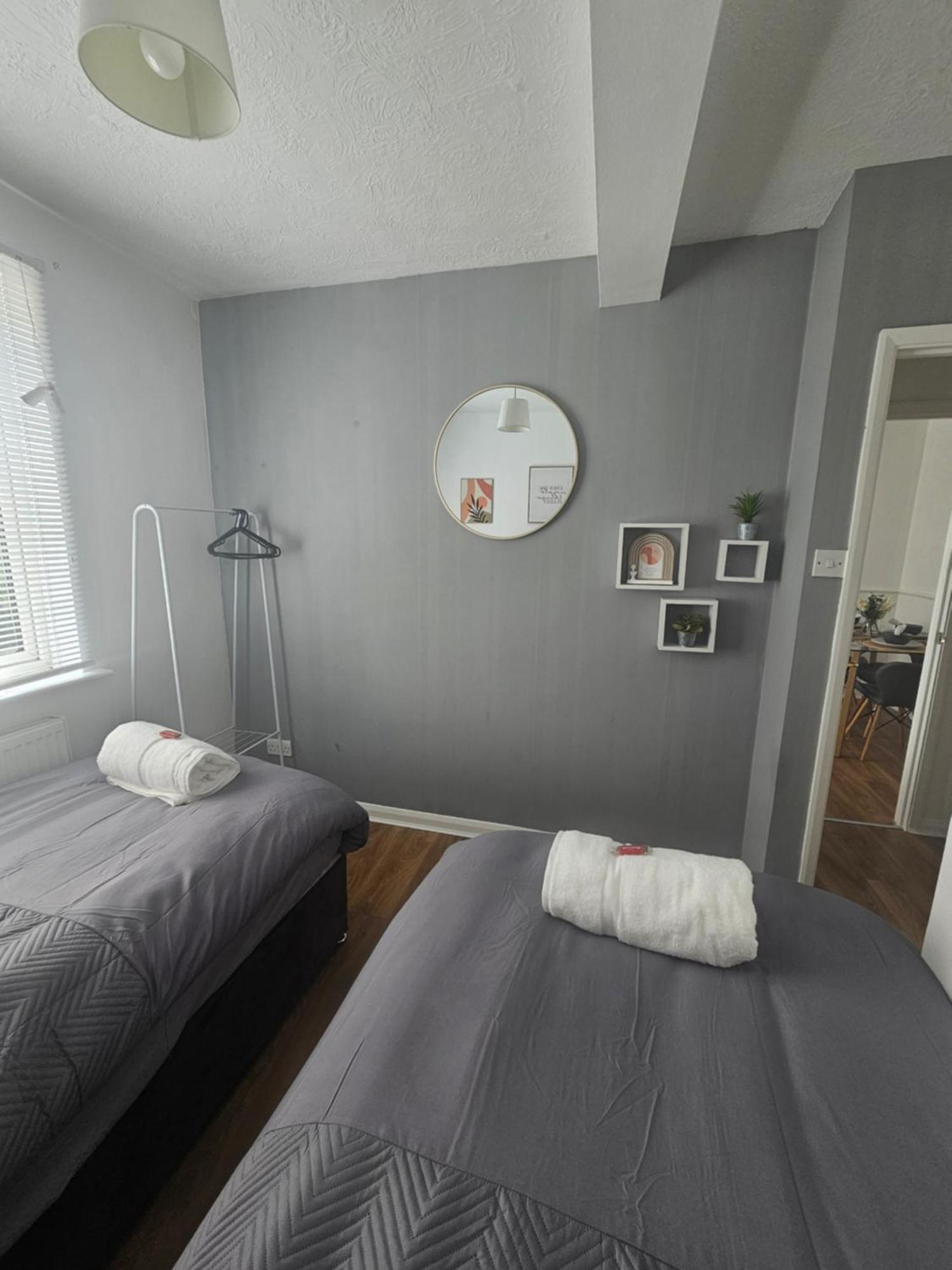 St Albans City Stays - Near Luton Airport - St Albans Abbey & City Train Station - Close To London- Harry Potter World - The Odyssey Cinema - Abbey Cathedral- Contractors I Business I Leisure- Sleeps Upto 6 People Extérieur photo
