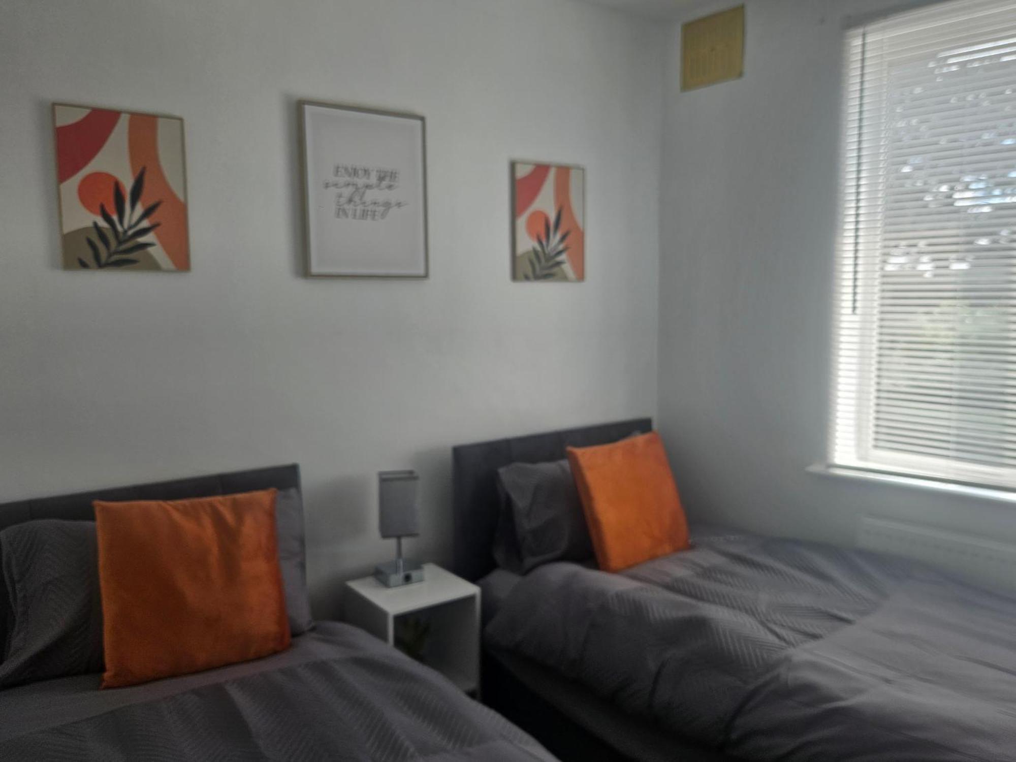 St Albans City Stays - Near Luton Airport - St Albans Abbey & City Train Station - Close To London- Harry Potter World - The Odyssey Cinema - Abbey Cathedral- Contractors I Business I Leisure- Sleeps Upto 6 People Extérieur photo