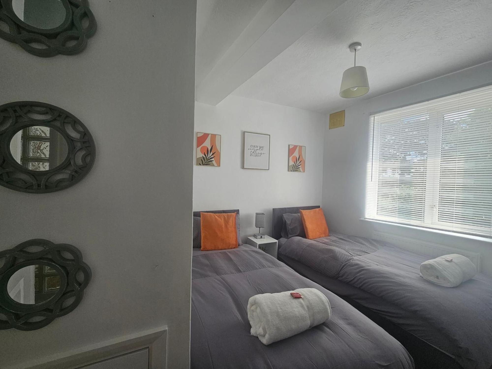 St Albans City Stays - Near Luton Airport - St Albans Abbey & City Train Station - Close To London- Harry Potter World - The Odyssey Cinema - Abbey Cathedral- Contractors I Business I Leisure- Sleeps Upto 6 People Extérieur photo