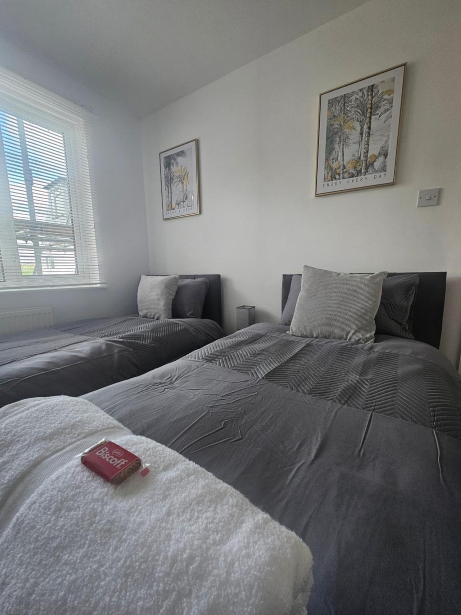 St Albans City Stays - Near Luton Airport - St Albans Abbey & City Train Station - Close To London- Harry Potter World - The Odyssey Cinema - Abbey Cathedral- Contractors I Business I Leisure- Sleeps Upto 6 People Extérieur photo