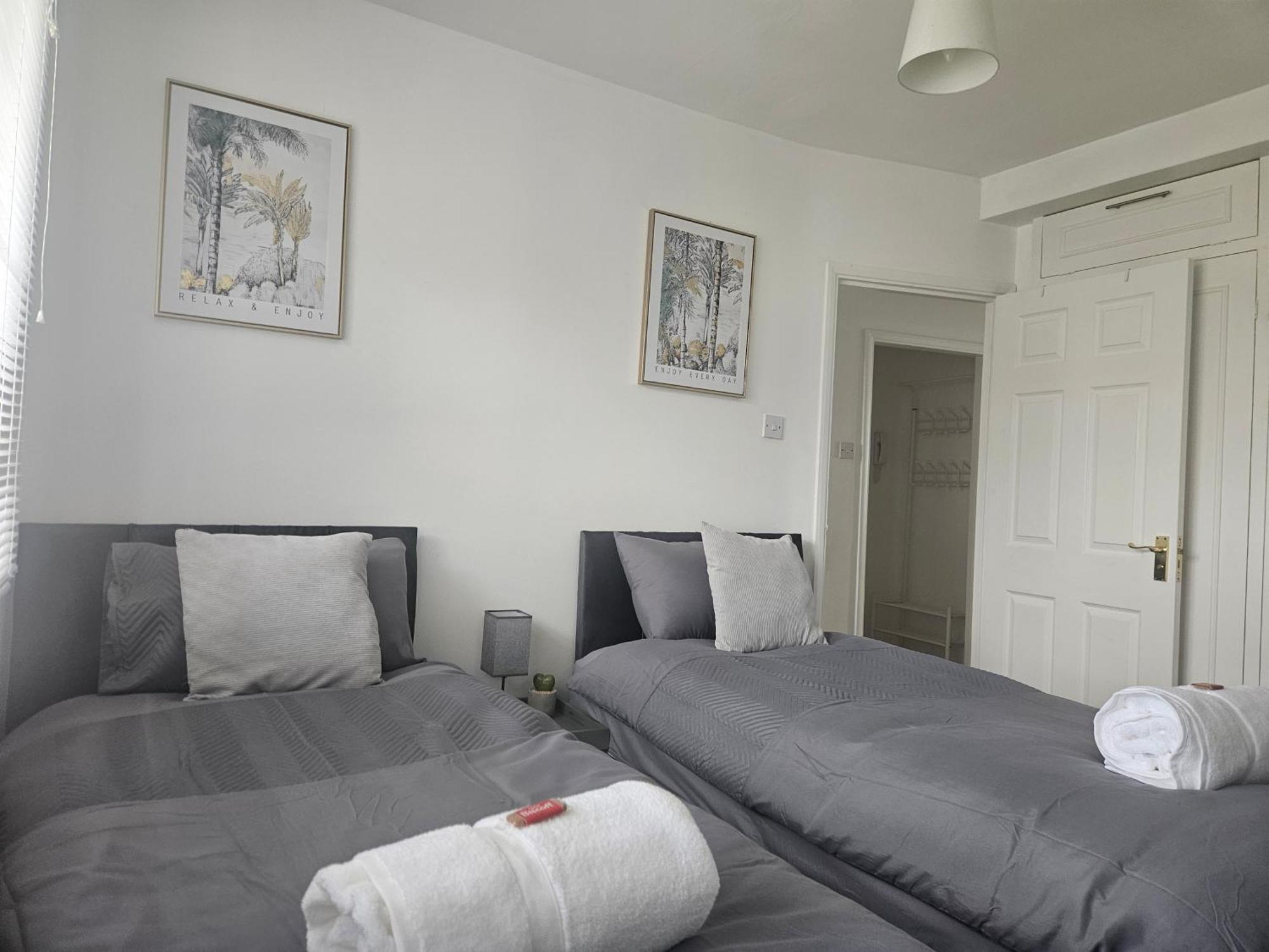 St Albans City Stays - Near Luton Airport - St Albans Abbey & City Train Station - Close To London- Harry Potter World - The Odyssey Cinema - Abbey Cathedral- Contractors I Business I Leisure- Sleeps Upto 6 People Extérieur photo